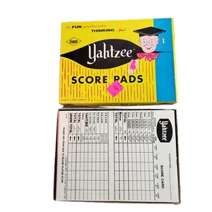 SCATOLA VINTAGE DI 167 FOGLI SPARTITI PER GIOCO YAHTZEE - SCATOLA HA COPYRIGHT DEL 1956 - Foto 1 di 1