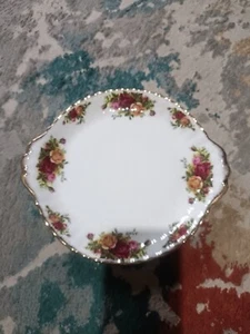 ROYAL ALBERT ENGLAND BONE CHINA "OLD COUNTRY ROSES" TABBED CAKE/SANDWICH PLATE - Picture 1 of 2