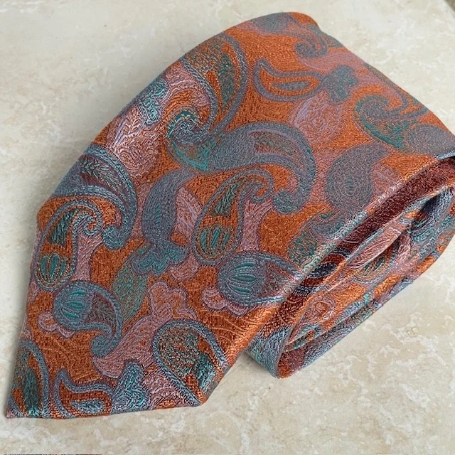 Gravata Daniel DeFasson Studio 100% seda luxo laranja, roxo e azul paisley - Imagem 1 de 4