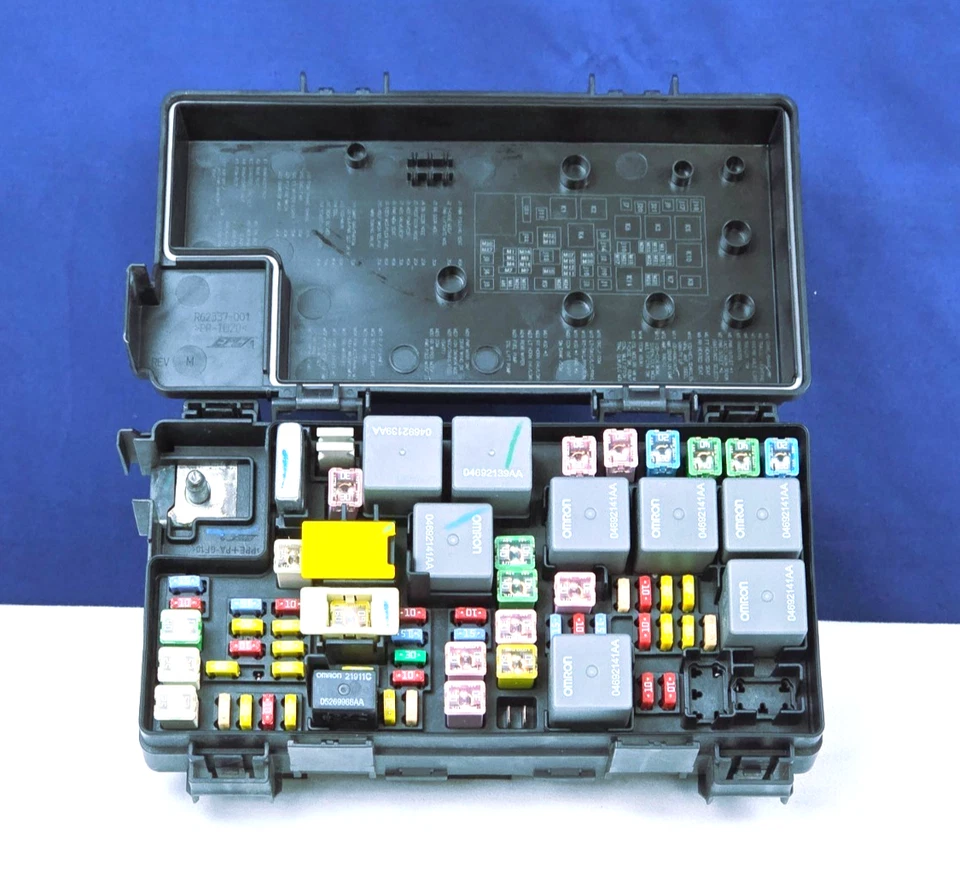 2008 2009 Dodge Nitro Jeep Liberty  TIPM FUSE RELAY BOX 04692235 - Image 1 of 4