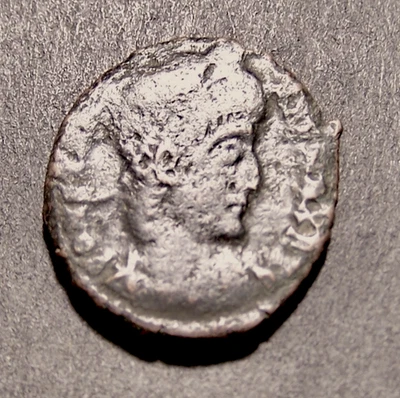 CONSTANTINO, Emperador, Soldados-Escudos/Lanzas, RARA Moneda Legiones Romanas, 15-16mm Foto 1 de 2