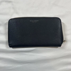 Cartera negra para mujer Henri Bendel con cremallera alrededor ranuras para tarjetas de crédito bolsa para monedas - Imagen 1 de 14