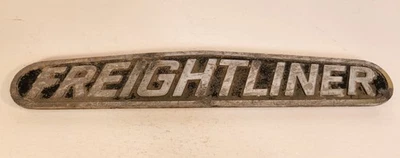Camión Freightliner emblema 20 pulgadas metal vintage hombre cueva usado pátina picada Foto 1 de 4