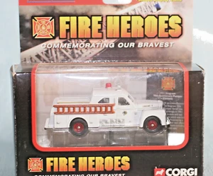 CORGI VETRINA COLLEZIONE FIRE HEROES CS90058 SEAGRAVE PUMPER DENVER CO. BOXED - Foto 1 di 13