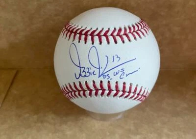 OZZIE GUILLEN CHICAGO WHITE SOX  05 WS CHAMPS SIGNED  M.L. BASEBALL BECKETT WITN - Image 1 of 2