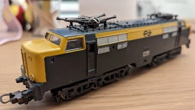 Old gen Dutch HO scale analog electric locomotive NS class 1220 Lima - Image 1 of 4