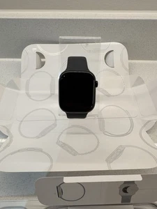 APPLE Watch Series 10 46 mm Cassa Jet Black Al con Cinturino Sport Nero, M/L GPS - Foto 1 di 9