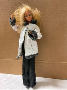 Mattel WINTER Barbie blonde hair blue eyes from 1966. Made in Taiwan - Picture 1 of 4
