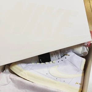 Nike Men 9.5US Blazer Mid 77 Vntg Emb Popcorn - Picture 1 of 2