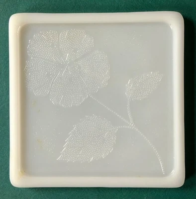 MCM Glasbake McKee Blanco Leche Vidrio Azulejos Amapola Remache Plato Caliente De Colección Foto 1 de 3