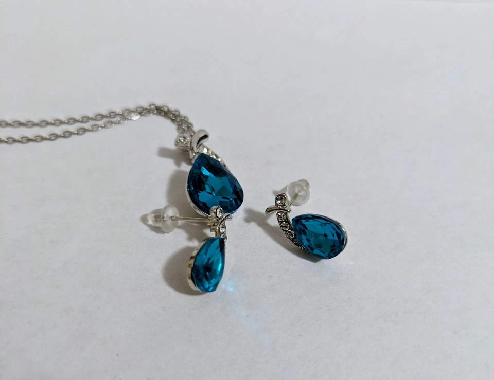 Precioso juego de collar y pendientes azul aguamarina Foto 1 de 1