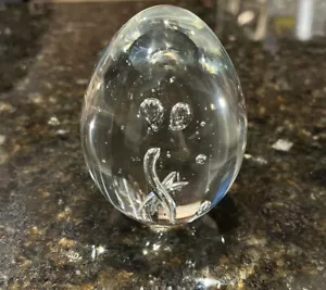 Hand Blown Art Glass Egg Shaped Paperweight With Clear Glass Swirls EUC D2 - Picture 1 of 8