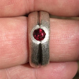 Anillo de piedras preciosas rojas sangre rodolita natural de plata esterlina 925 66 quilates dos veces - Imagen 1 de 11