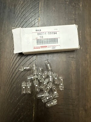 Bombilla genuina Toyota 00234-00194 18 piezas Foto 1 de 2