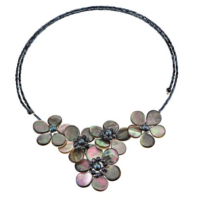 Collar envolvente gargantilla floral concha de labios negros y perlas negras Ocean Bouquet Foto 1 de 4