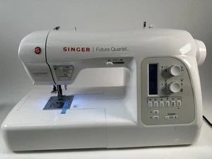 Singer Futura Quartet SEQS-6700 Series Embroidery/Sewing Machine - Picture 1 of 11