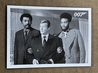 Tarjeta de retroceso 2014 Rittenhouse James Bond 007 Archives Live and Let Die #023 Foto 1 de 2