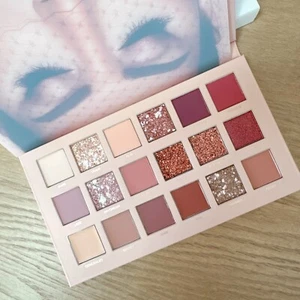 BNIB Huda Beauty NEW NUDE Eyeshadow Palette 100% AUTHENTIC - Picture 1 of 5