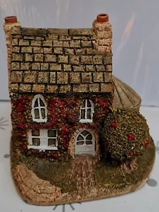 Lilliput Lane Holly Cottage decorative Ornament - Picture 1 of 5
