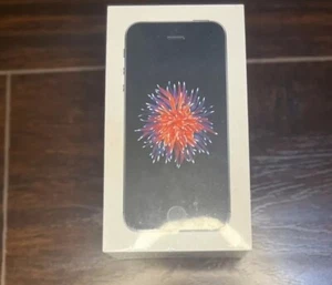 Apple iPhone SE SEALED | 32 GB | Iocked to T-Mobile And Metro PC - Afbeelding 1 van 3
