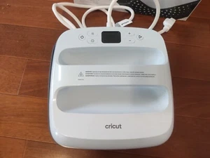 Cricut EasyPress 3 9"x9" Smart Heat Press – Zen Blue Pre-Owned, Great Condition - Picture 1 of 6