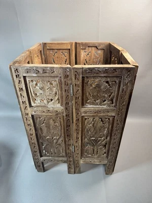 Auténtica mesa auxiliar plegable tallada a mano octágona de madera de teca india de colección años 60 Foto 1 de 4