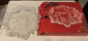 Plato BonBon Mikasa Holiday Christmas Story 9 3/4" Hecho en Alemania con Caja - Imagen 1 de 3