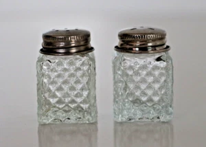 Vintage Hobnail Miniature Clear Glass Salt Pepper Shakers 1 in x 1.5 in Kitchen - Picture 1 of 9