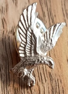 AWESOME 3 D Vintage Eagle Bird Gold Tone Lapel Pin FREE SHIPPING - Picture 1 of 1
