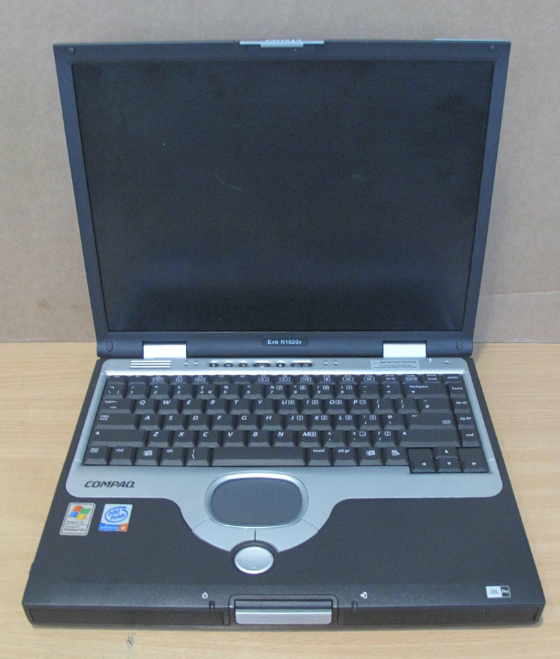 Compaq Evo N1020v 15" Laptop Pen4 2.0Ghz No Ram No CD-Rom No HDD No Adapter - Image 1 of 4