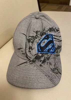 Sombrero ajustado Superman Flex gris con emblema elevado negro/azul DC Comics, adulto Foto 1 de 4