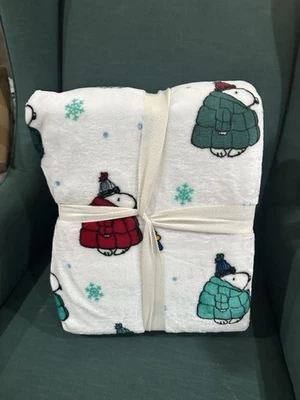 Peanuts SNOOPY Puffer Jacket Blanket Blue Green Red Christmas 90x90 Full/Queen - Image 1 of 4