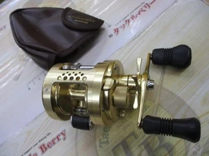SHIMANO Baitcast Reel 01 CALCUTTA CONQUEST 300 HAGANE Body Japan Exc+++++ - Picture 1 of 24