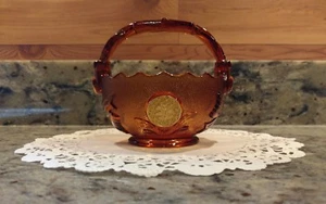 VINTAGE IMPERIAL GLASS "ANTIQUE BUTTONS" & BOWS AMBER BASKET - Picture 1 of 9