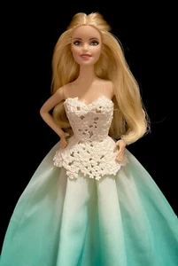 2016 Blonde Holiday Barbie Peace Hope Love Collection DGX98 - Picture 1 of 3