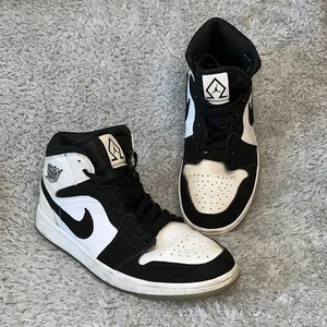 Air Jordan 1 Mid SE Diamond pantaloncino bianco nero DH6933-100 uomo taglia 7 - Foto 1 di 10