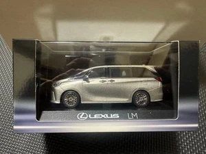 Lexus LM 1/43 left-hand drive Sonic Titanium - Picture 1 of 6