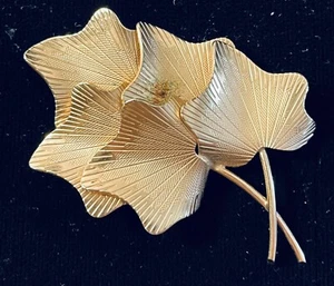 Vintage CORO Signed Gold Tone Curled Leaf Brooch Pin - Picture 1 of 5