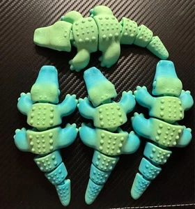 [MENGE 3] ~7" Spielzeug Krokodil Fidget Kinderspielzeug Alligator 3D-gedruckt grün/blau - Bild 1 von 8