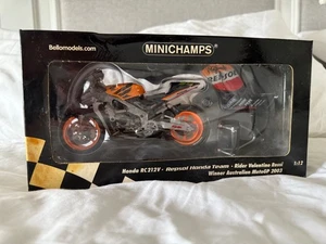 Minichamps Honda RCV212V Valentino Rossi Winner Australian MotoGP 2003 - Picture 1 of 3