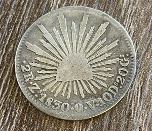 Raro 1830 Mexicano 2Reales Liberty Plata O.V. Moneda de error de guerra Assayer Cap & Rays - Imagen 1 de 7
