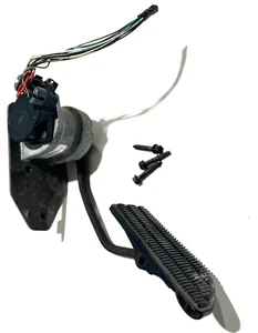 1993 GMC / CHEVY C / K 2500 3500 SUBURBAN 6.5L DIESEL THROTTLE ACCELERATOR PEDAL - Picture 1 of 13