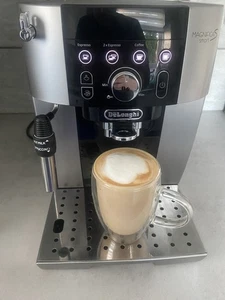 De'Longhi Magnifica S Smart Bean to Cup Espresso Machine ECAM250.23.SB - Picture 1 of 17