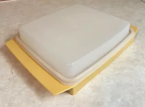 vassoio contenitore porta uova deviato tupperware oro raccolto vintage con coperchio - Foto 1 di 11