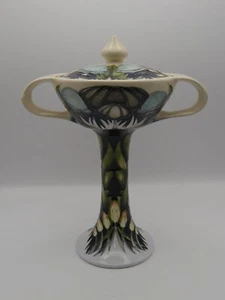 Attractive Collectable Trial Moorcroft 8.5" Chalice & Cover Indigo Lace Pattern - Picture 1 of 10
