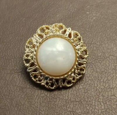 2cm or 13/16 inch (Costume) Pearl with Gold Filigree Surround Button - Image 1 of 3