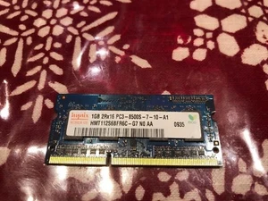 RAM de memoria Hynix 1 GB 2Rx16 DDR3 PC3-8500S-7-10-A1 HMT112S6BFR6C-G7 - Imagen 1 de 3