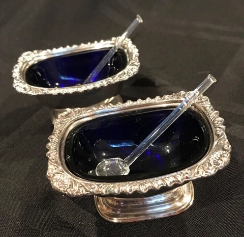 2 Delicate Meriden Silver Plate Salt Cellars Glass Spoons + Cobalt Glass Inserts Cover