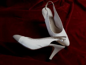 Escarpins CHANEL à bride bicolores nude talon P.9 1/2 ou 40 Leather Chanel pumps - Imagen 1 de 12