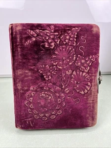 Antiguo álbum de fotos de terciopelo púrpura con broche de metal hermoso libro efímero - Imagen 1 de 13